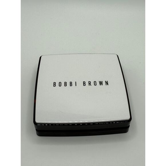 Bobbi Brown Vitamin Enriched Pressed Finishing Powder Neutral 0.28Oz/8g - Picture 2 of 5